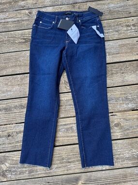 Tahari Jeans Mid-Rise Slim Straight Olivia Size 12/31 Valence Wash NWT Stretch